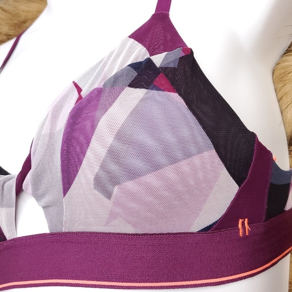 Stance Geometric Twist Triangle Mesh Bralette - Picture 2 of 5